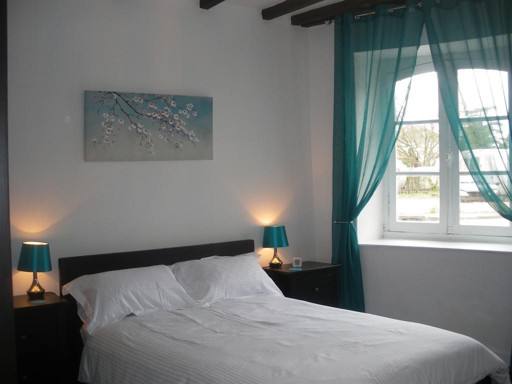 La Cour Bed & Breakfast Villefagnan Rom bilde