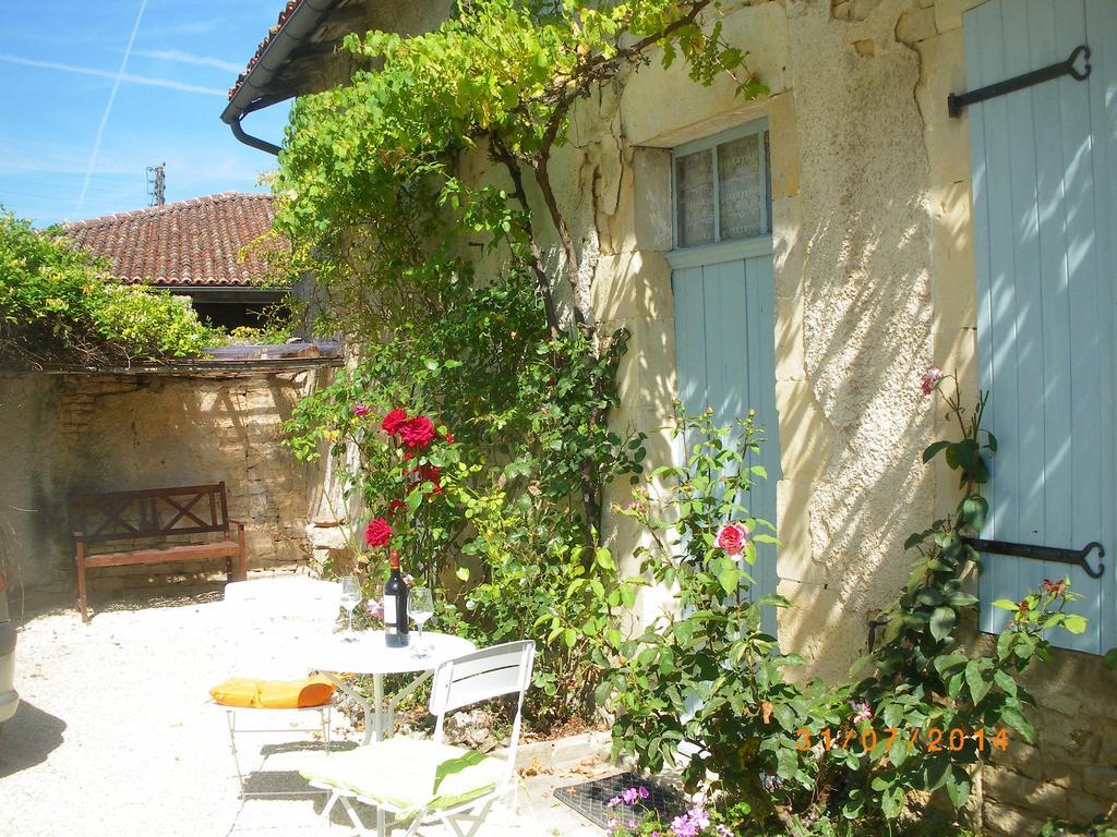 La Cour Bed & Breakfast Villefagnan Rom bilde